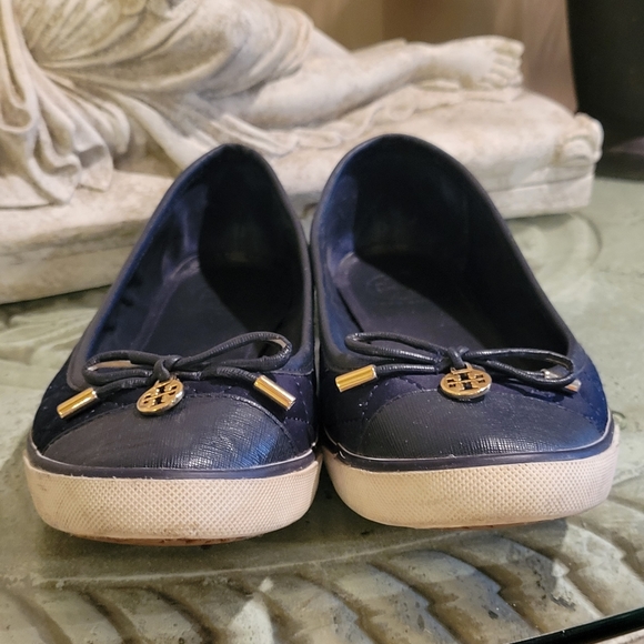 Tory Burch Quilted Leather Logo Flats #127 - Picture 4 of 14